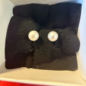 Elegant fresh water Pearl Stud Earrings in Sterling Silver